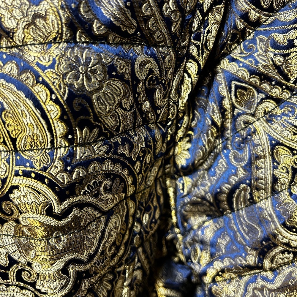 Chico’s Reversible Printed Jacquard To Black Quilted Vest - Picture 7 of 9